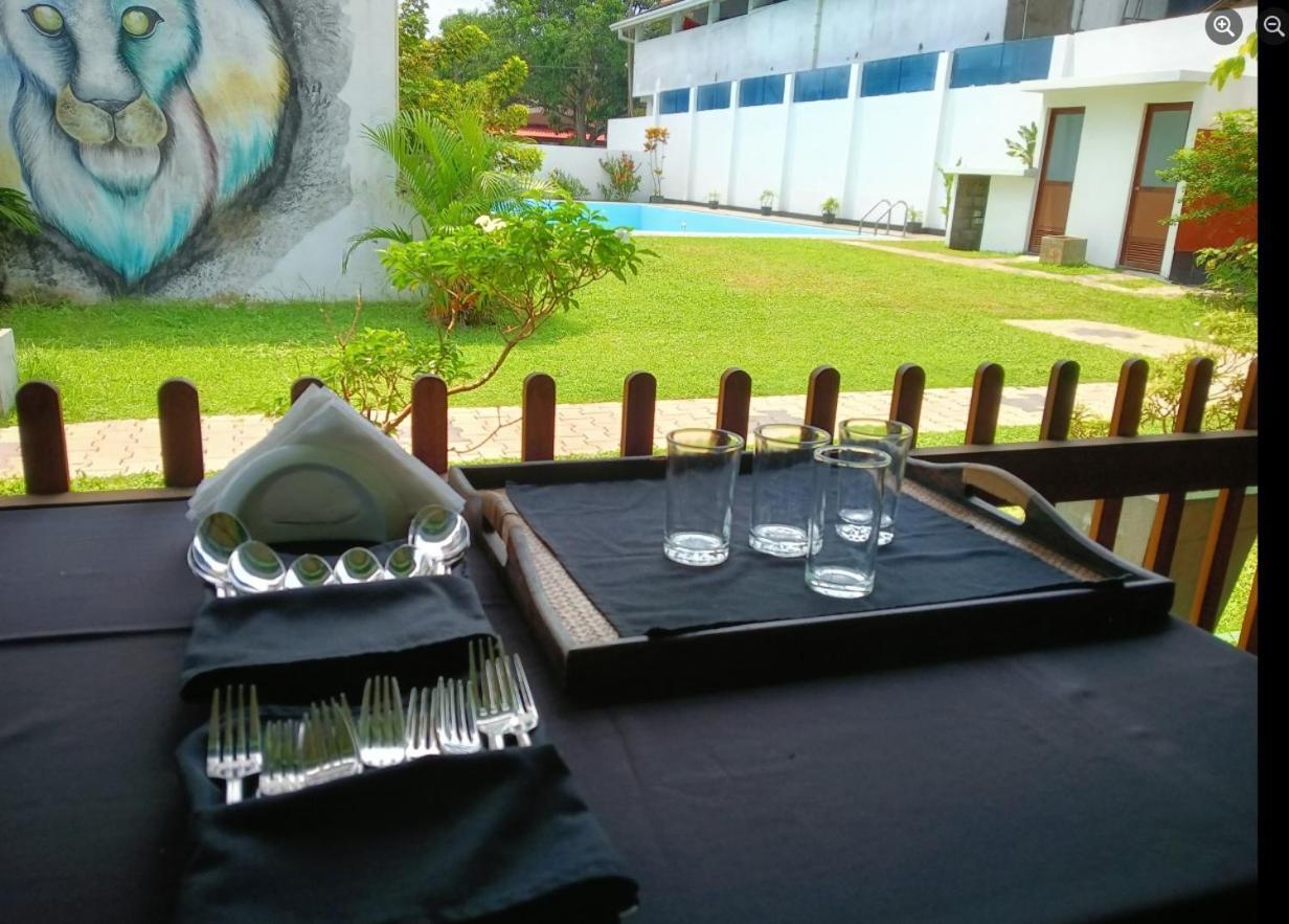 Blue Spring Hotel Wadduwa Exterior foto